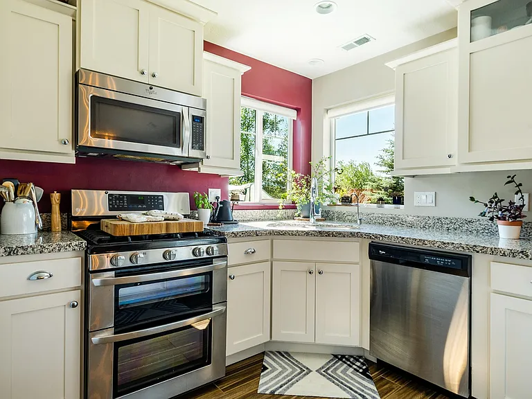 985 Wild Rose Dr — Photo 10