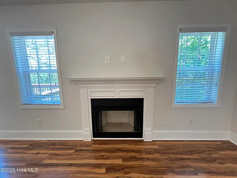 315 Adams Cir — Photo 8