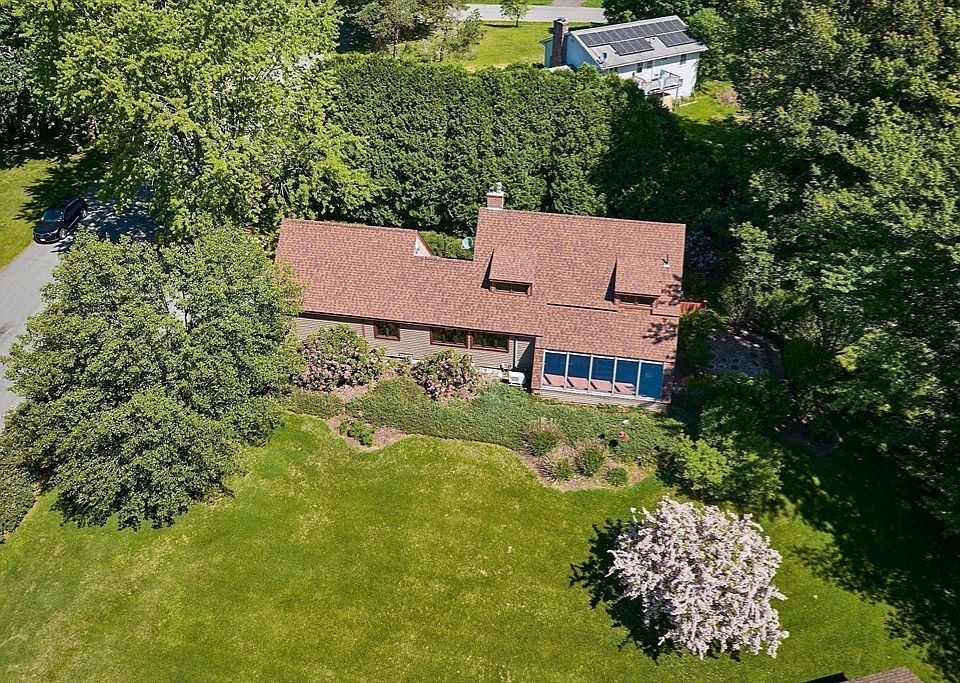 1st image of 10 Hunters Hill Cir