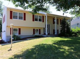 537 Signal Ln, Toms River, NJ 08755