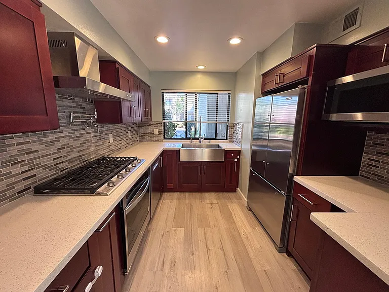 6604 Old Mill Ct — Photo 3