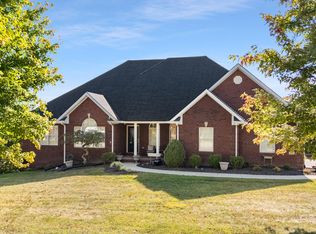 909 Country Oaks Dr, Richmond, KY 40475