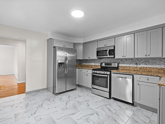 4th image of 57 College Pl APT 1