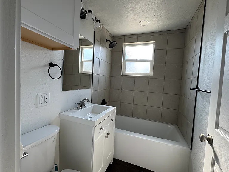 109 Archer St — Photo 11