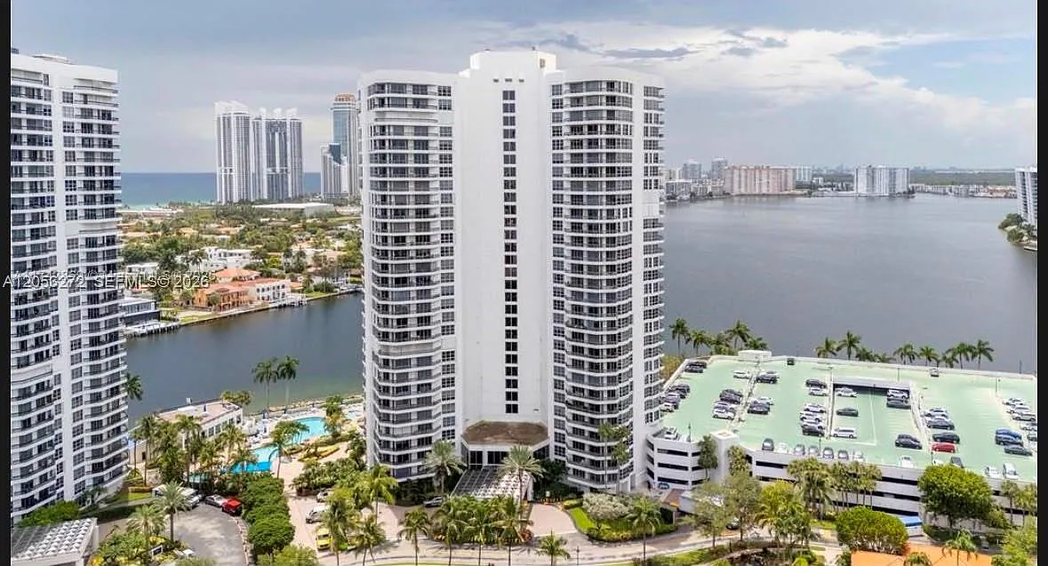 Mystic Pointe Condo No Th — Photo 2