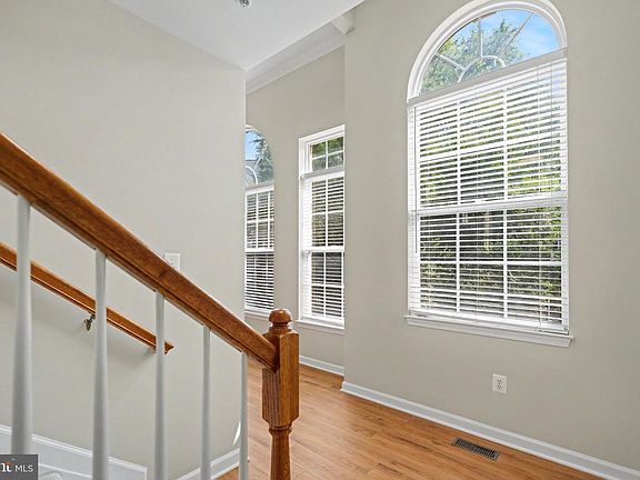 5th image of 169 Martin Ln