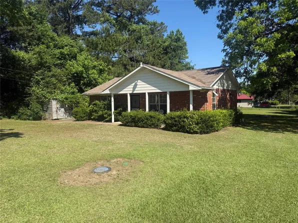 718 Broadway St, Maud, TX 75567