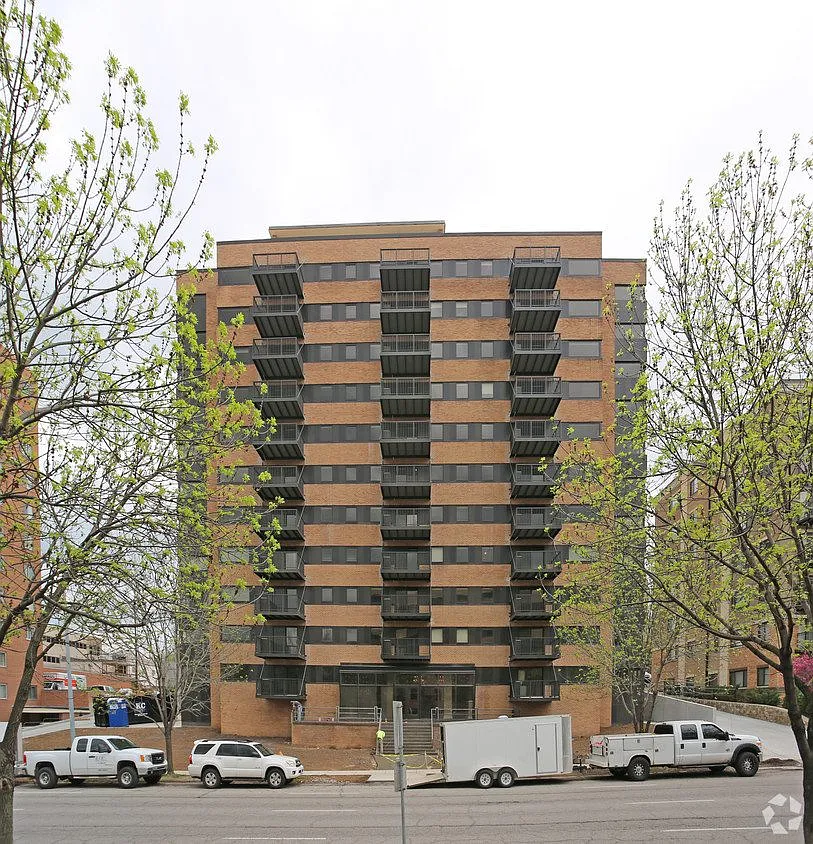 2 bed, 2.5 bath, 1921 sqft, $4,500 — Photo 1