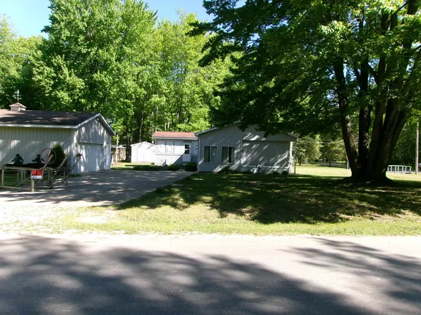 2960 Pinecroft Dr, Lake, MI 48632