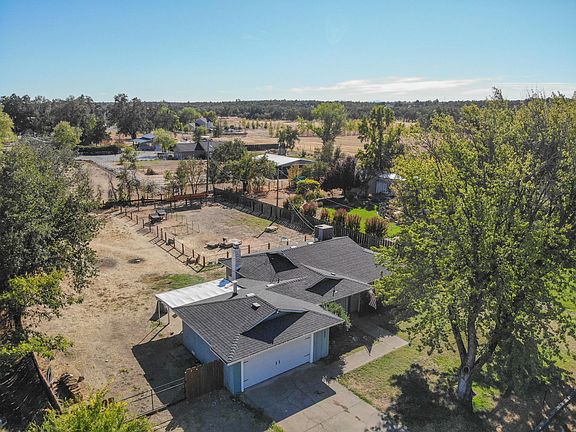 2nd image of 21953 Berkeley Dr