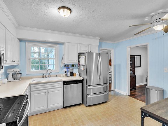 3rd image of 33 Charterhouse Ave