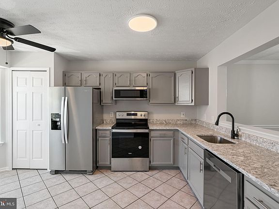 4th image of 406 W Park Dr