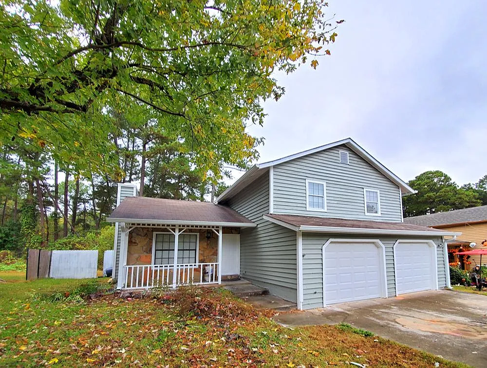 3 bed, 1290 sqft, $2,100 — Photo 1