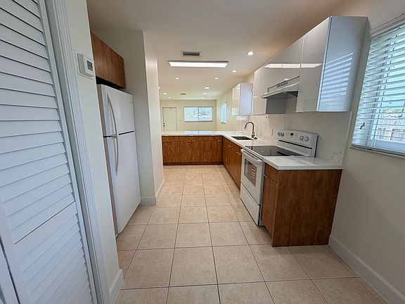 4th image of 4650 SW 65th Ave #4654