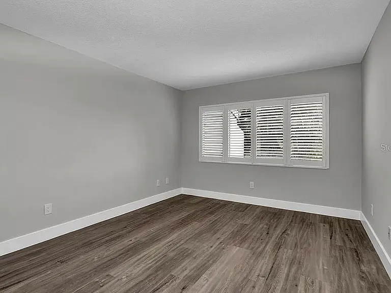 5377 Vineland Rd — Photo 18