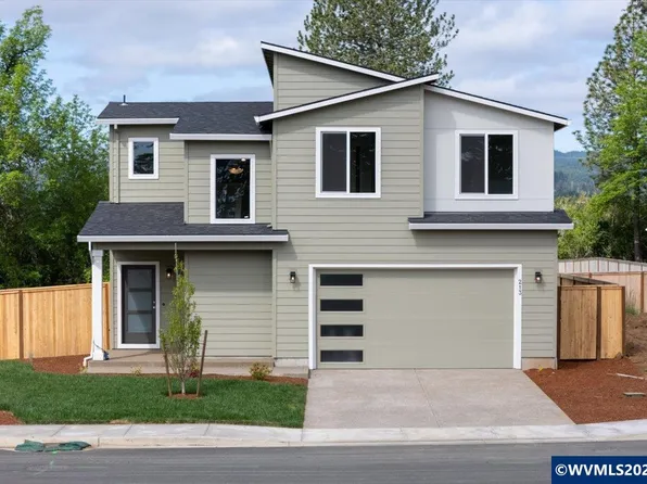 213 NW Royal Ave, Dallas, OR 97338