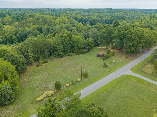 1401 Walnut St, Reidsville, NC 27320