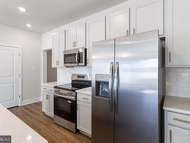 214 Matilda — Photo 6