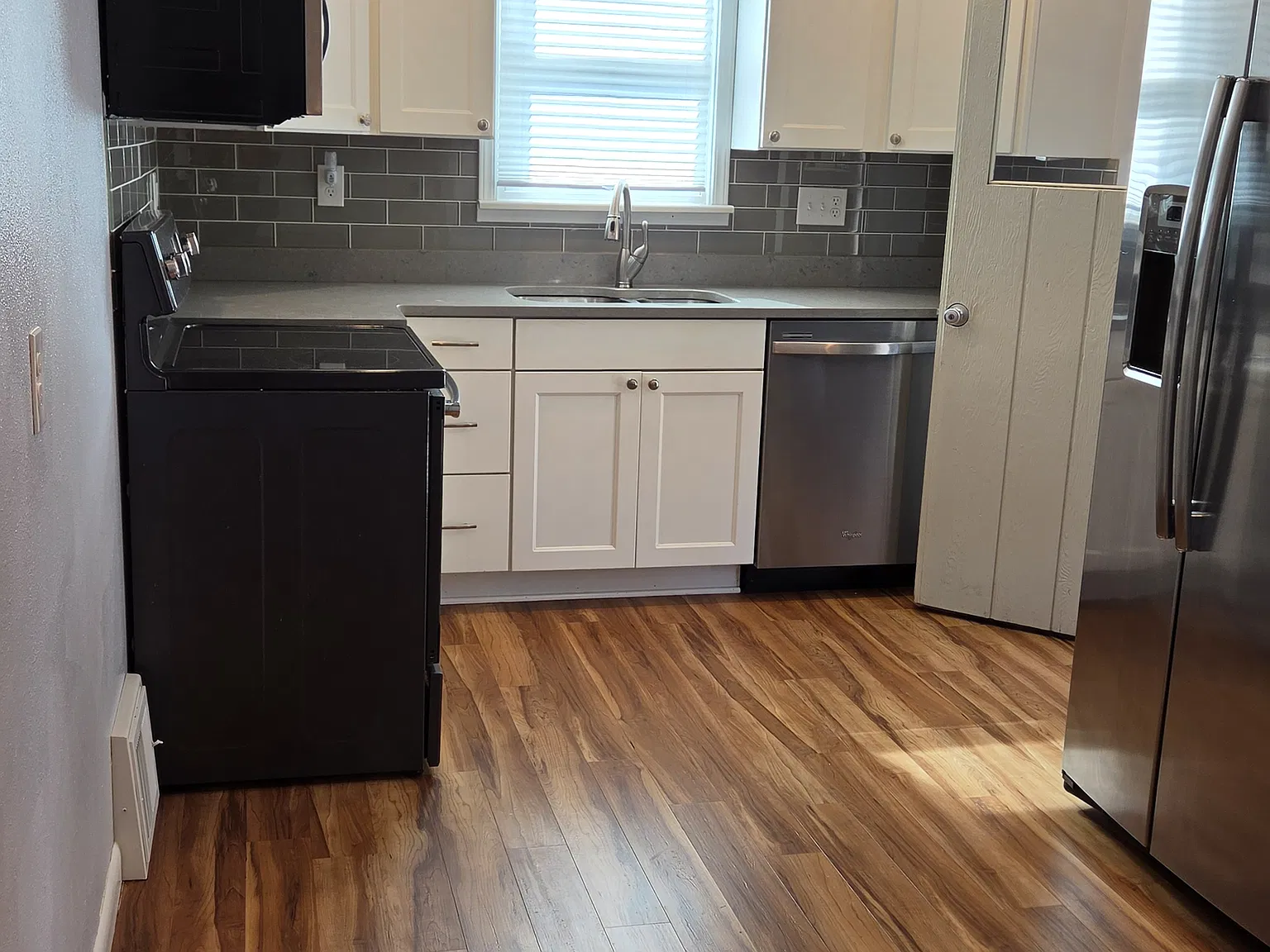 3 bed, 1200 sqft, $2,500 — Photo 2