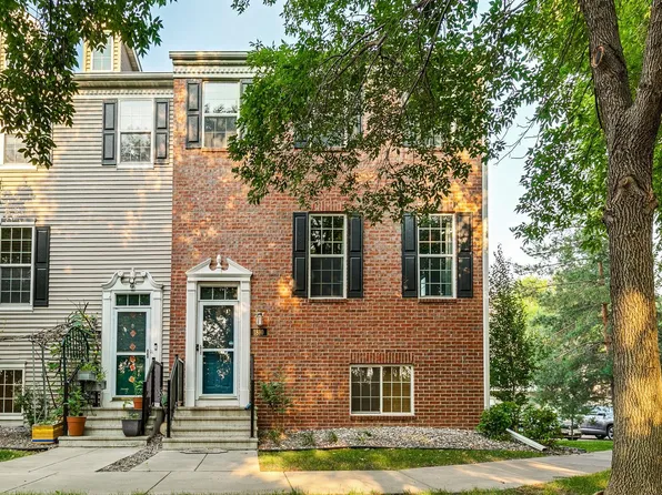 1810 Grove Dr, Shakopee, MN 55379