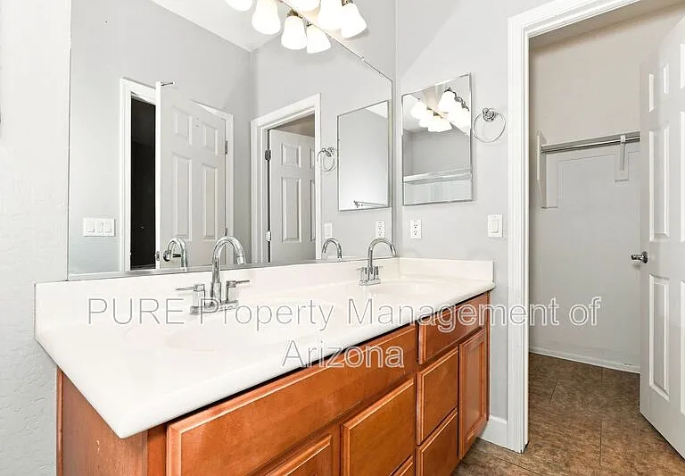 536 E Yellow Wood Ave — Photo 28