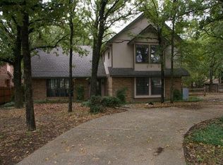 3854 W Pioneer Dr, Irving, TX 75061