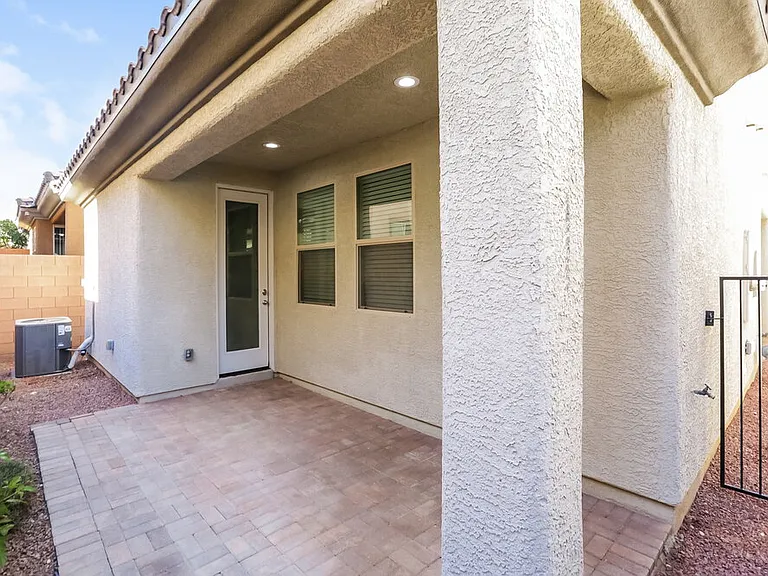 10115 Mayflower Bay Ave — Photo 17
