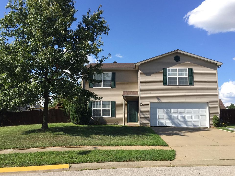 Large corner lot, Great layout, Kitchen Appliances provided,