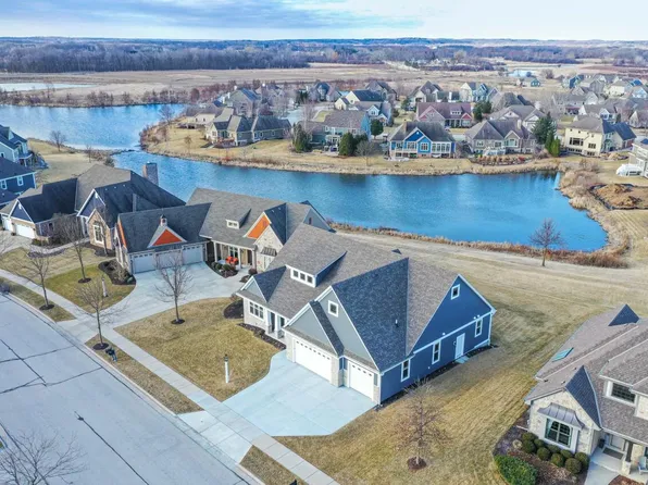 1525 Mohican TRAIL, Waukesha, WI 53189