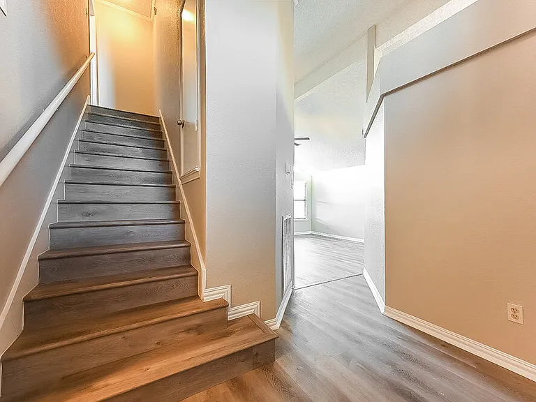 1411 Sandalwood Dr — Photo 4