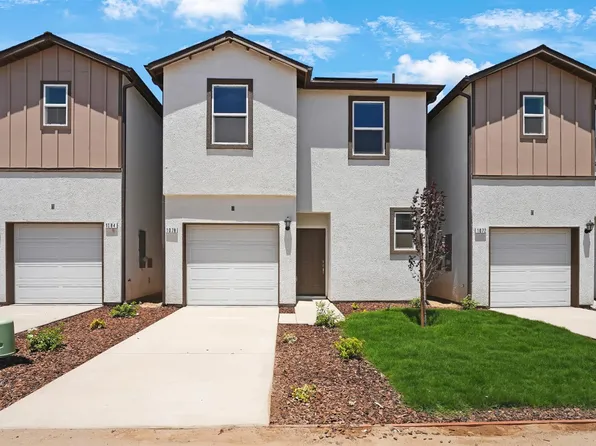 1078 Buena Vista Ln, Hanford, CA 93230
