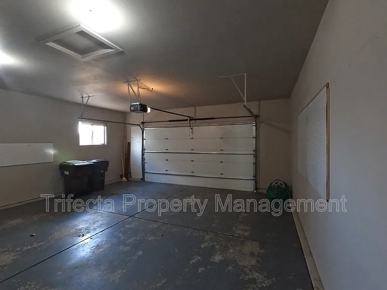 1032 Hessen Dr — Photo 25