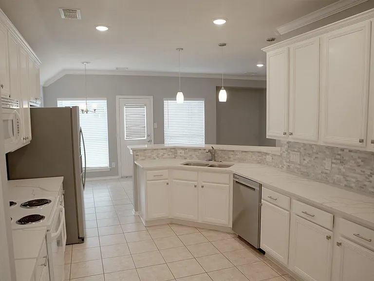18523 Half Moon Trl — Photo 6