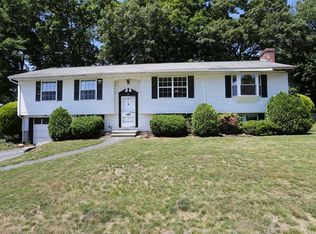 2 Dean St, Hudson, MA 01749