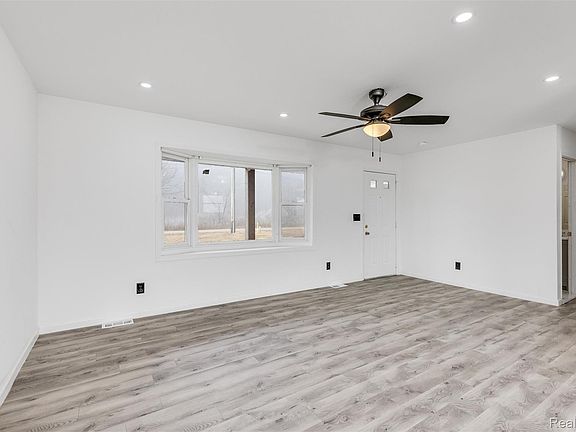 5th image of 2460 Stapleton Rd