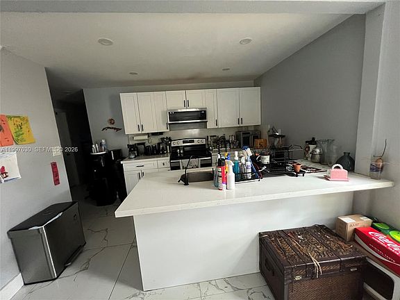 3rd image of 450 NW 4th Ave