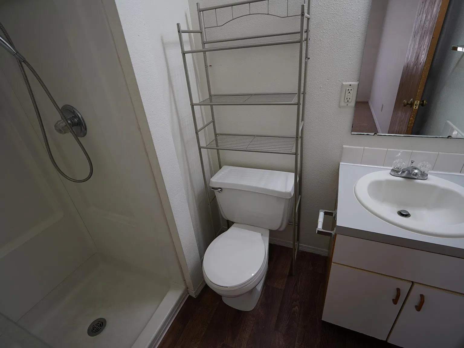 3 bed, 912 sqft, $985 — Photo 2