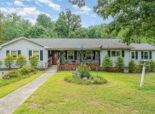 2800 Loch Dr, Winston Salem, NC 27106