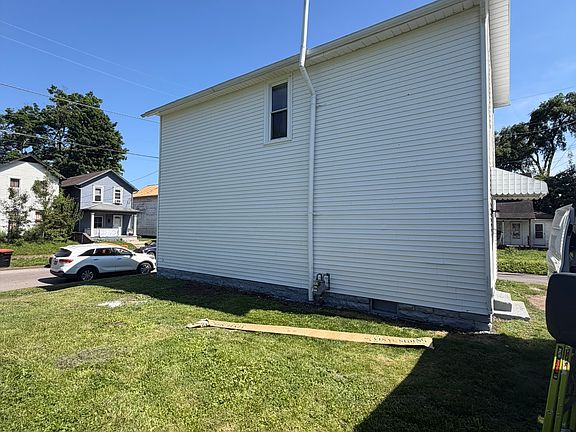 5th image of 51 Mill St