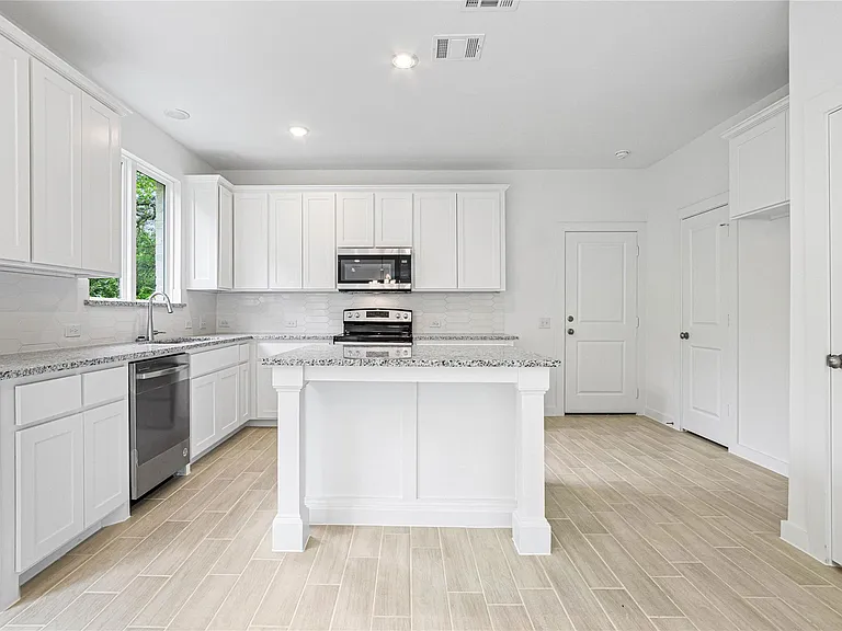 321 Oakbend Dr — Photo 8