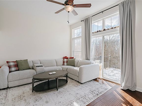 5th image of 26 Grandview Dr