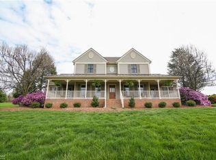 5721 Highfield Dr, Zionsville, PA 18092