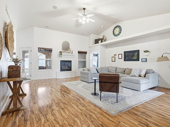 5th image of 955 Wildwood Dr