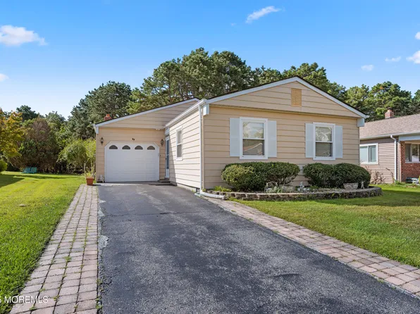 77 Chesterfield Lane, Toms River, NJ 08757