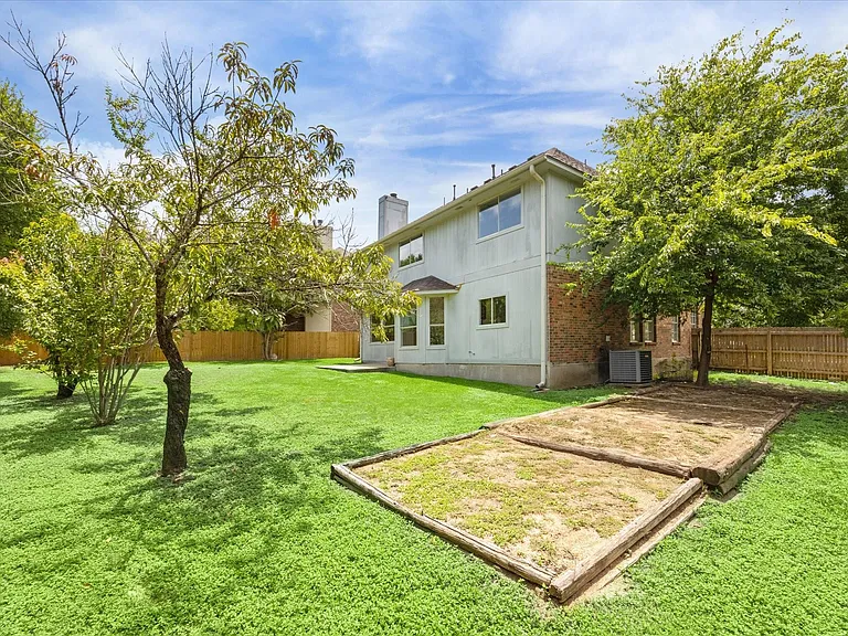 2926 Winchester Dr — Photo 38
