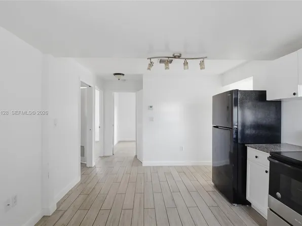 1035 NW 5th St #4, Miami, FL 33128