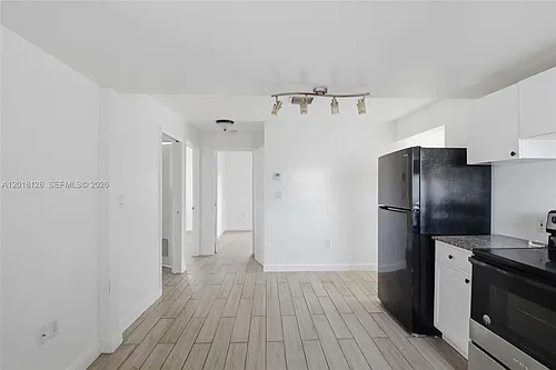 1035 NW 5th St #4 Photo 1