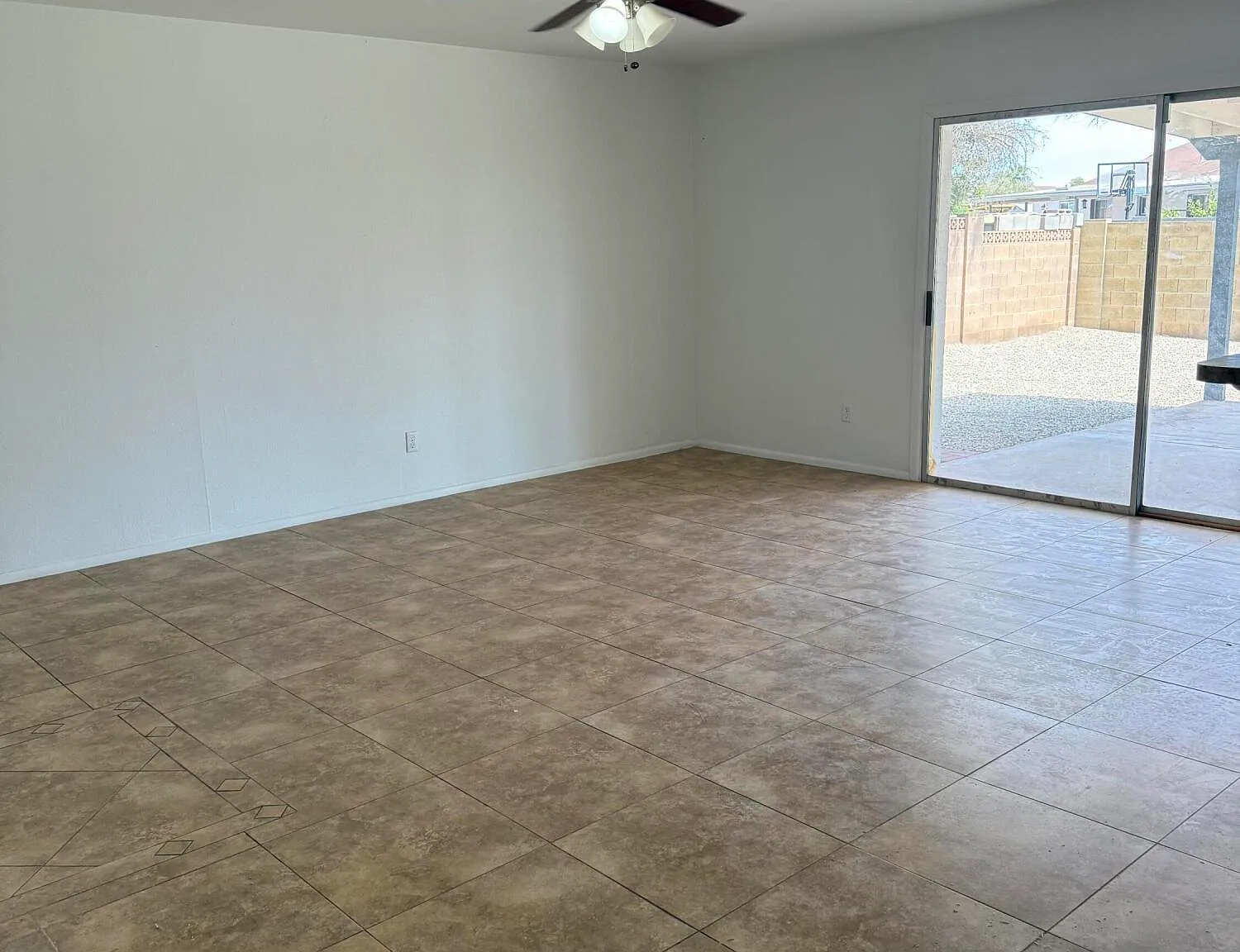 3 bed, 1430 sqft, $1,900 — Photo 4