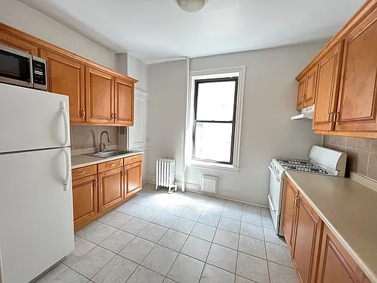 Rented by Olympic CIty Real Estate | media 5