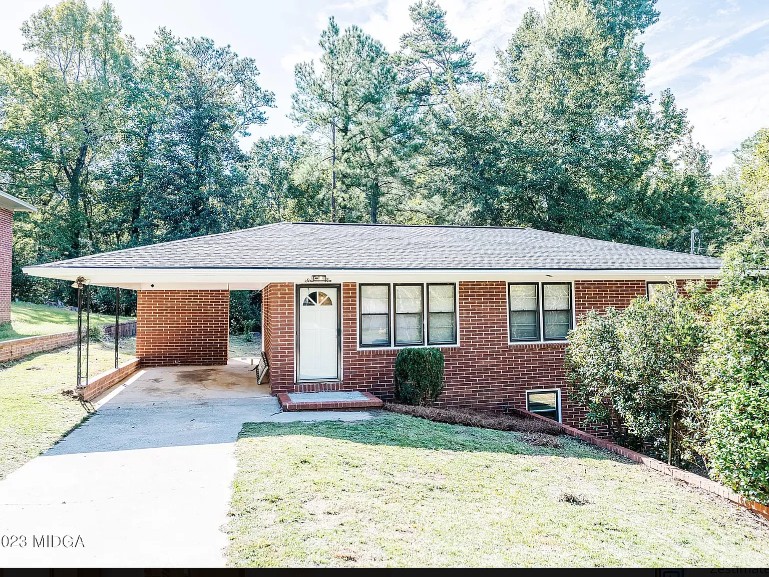 3 bed, 1.5 bath, 1014 sqft, $1,350 — Photo 1